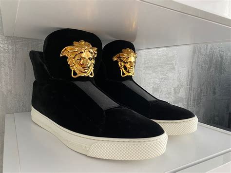 v800525 t-shirt versace|versace shoes for men.